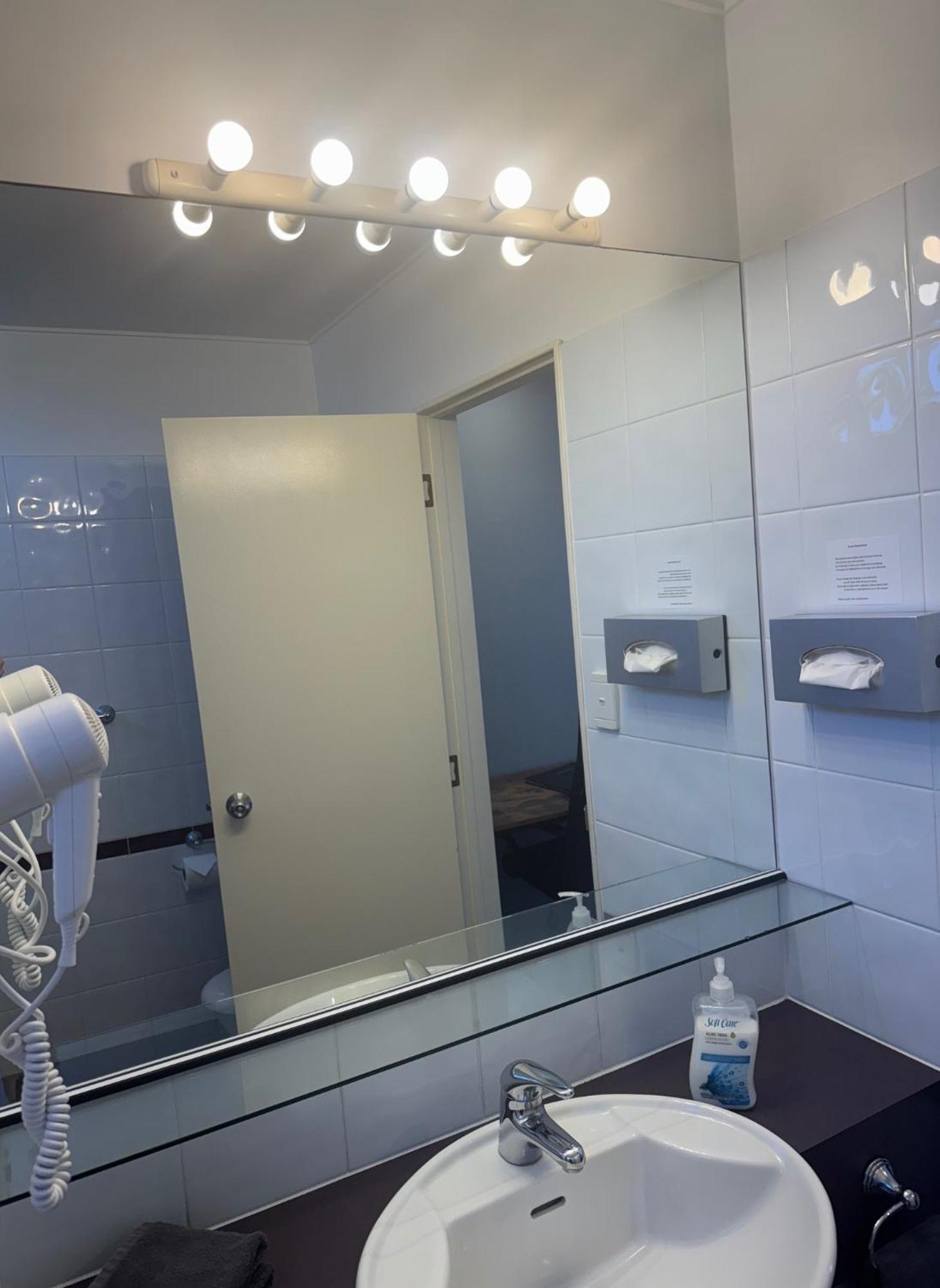 Academy Motor Inn タウランガ エクステリア 写真